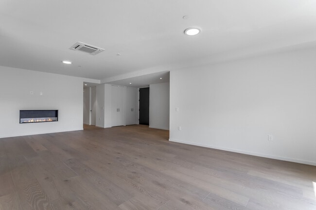 Building Photo - 1618 Hilts Ave