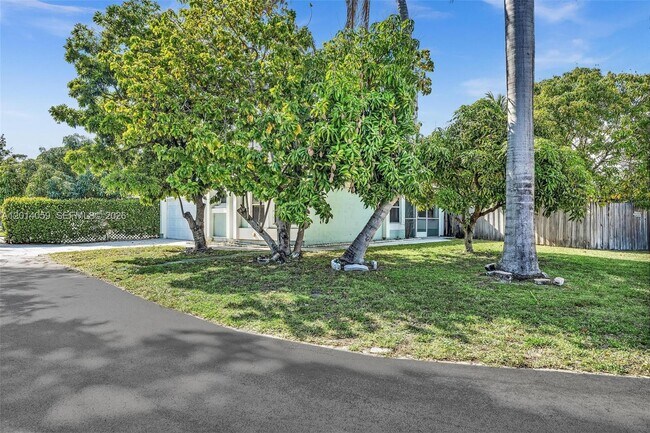 Building Photo - 1308 E Glen Oak Rd