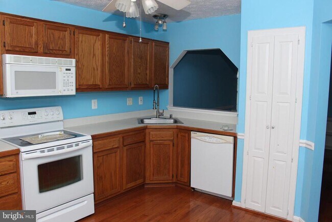 Building Photo - 301 Shaw Ct