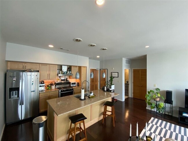 Primary Photo - 1600 Barton Springs Rd