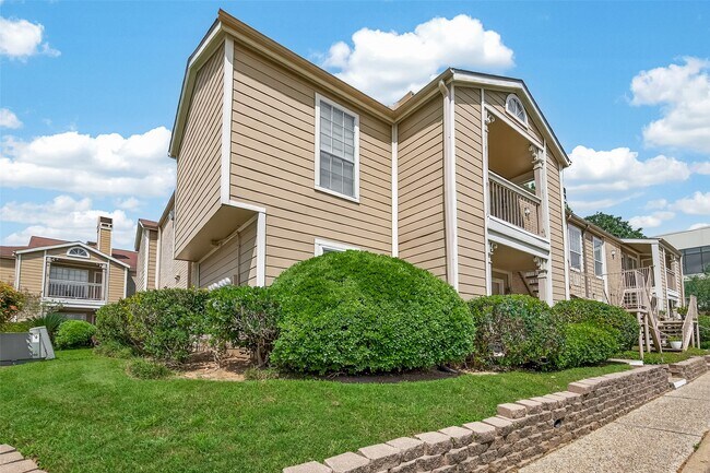 Building Photo - 1860 White Oak Dr