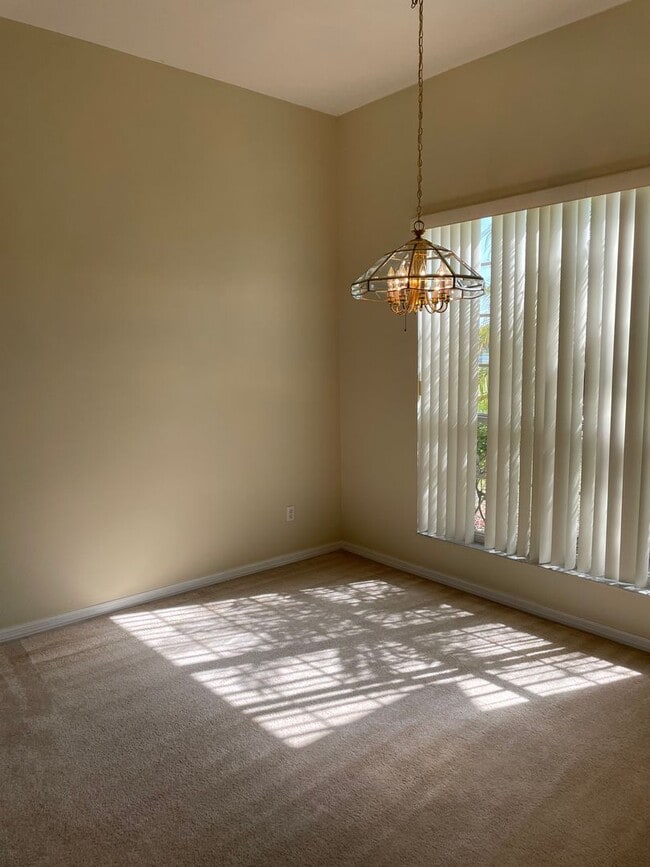 Building Photo - Great 3/2 floor plan