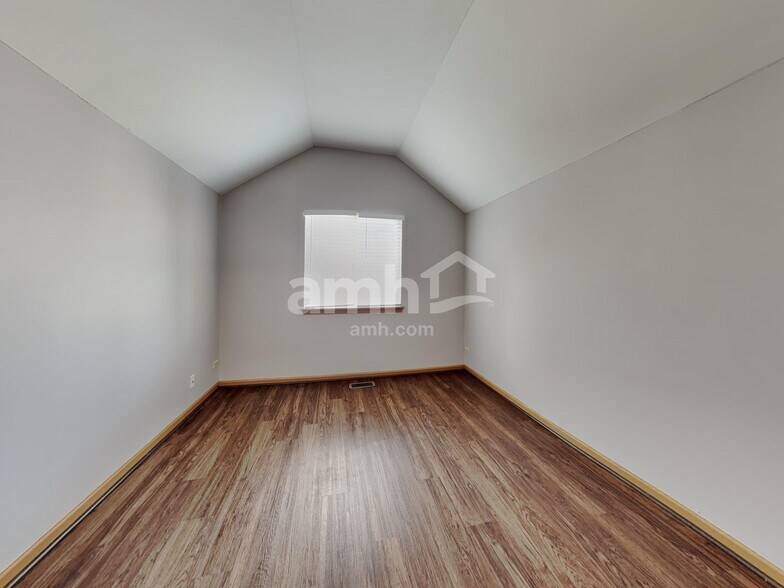 Building Photo - 233 E Cobbler Ct