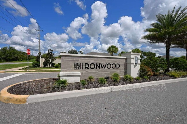 Building Photo - 2028 Rosewood Cir