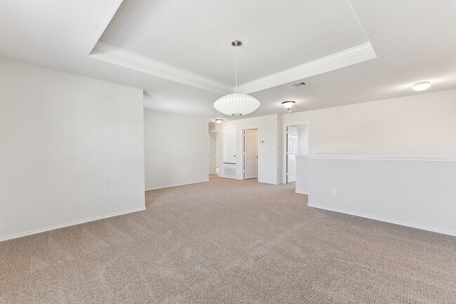 Building Photo - 600 Saturnia Dr