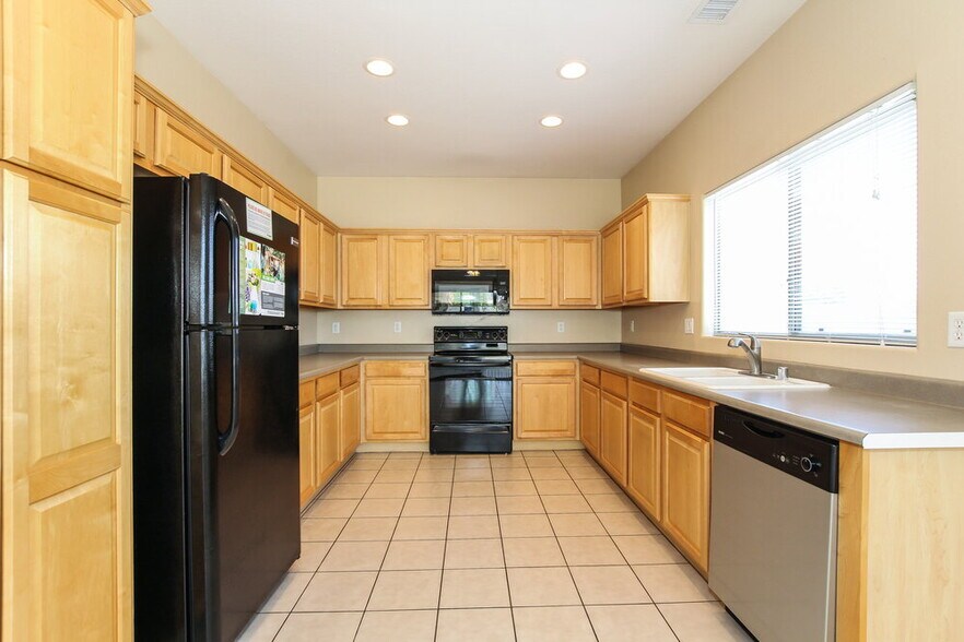 Building Photo - 5245 W Bowker St