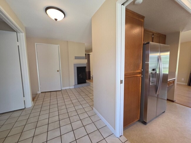 Building Photo - Scripps Ranch Beauty