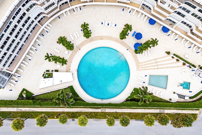 Building Photo - 100 Sunrise Ave