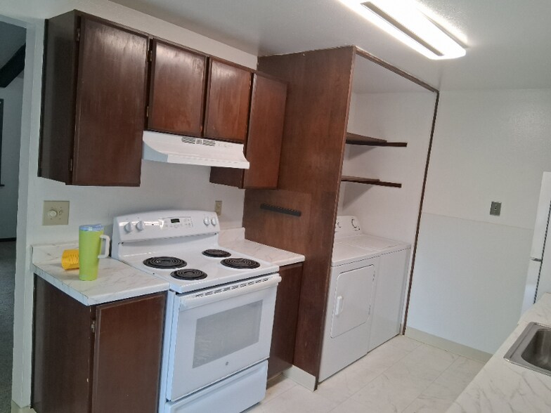 Building Photo - 2204 SE Tacoma St