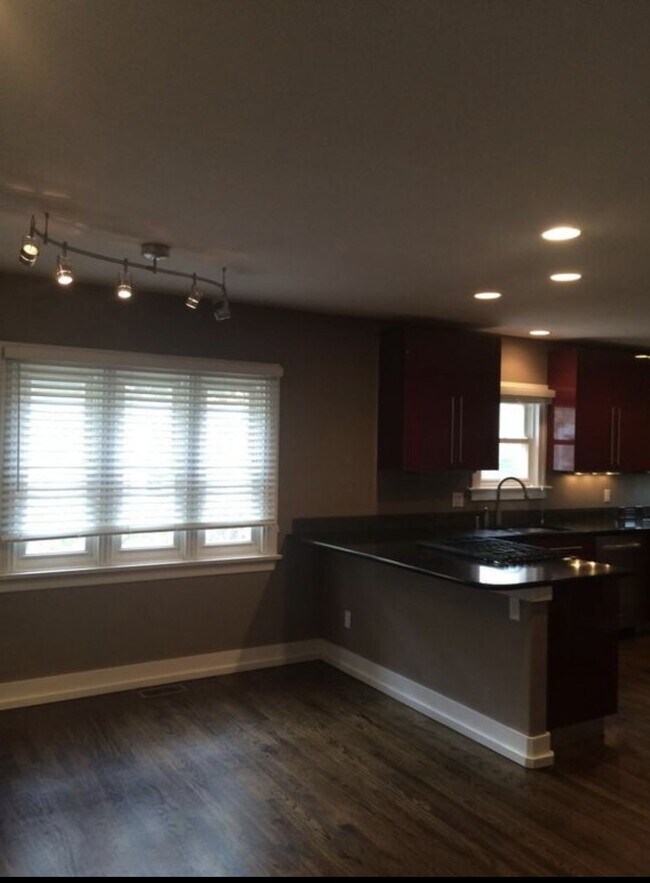 Building Photo - Charming Wash Park bungalow!  Available 08-15-2026