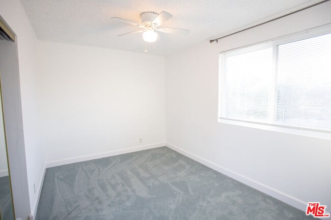 Building Photo - 11674 La Grange Ave