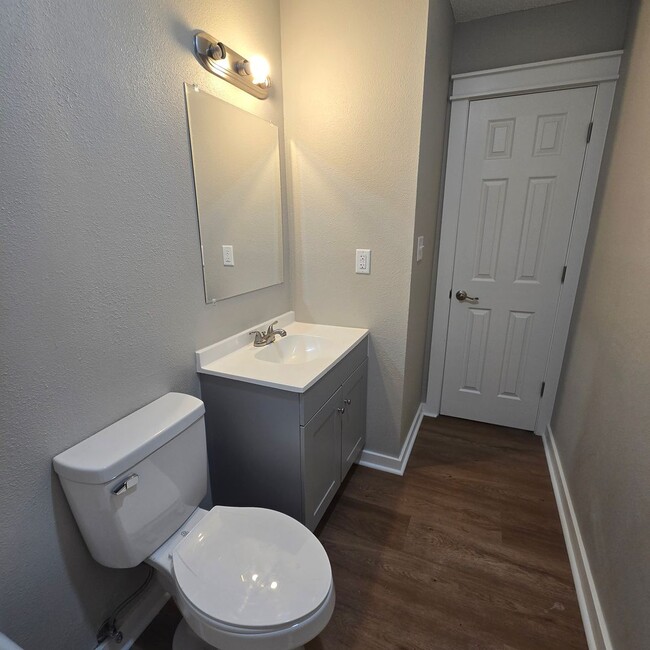 Building Photo - Newly Remodeled 2/1 in Cave City!