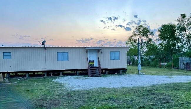 Building Photo - 40 County Rd 3557