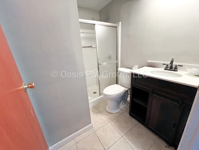 Building Photo - 912 Tellega Ave