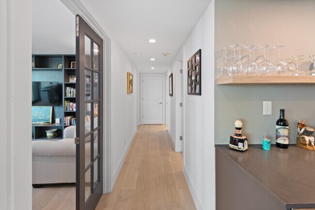 Building Photo - 115 Lakeshore Dr