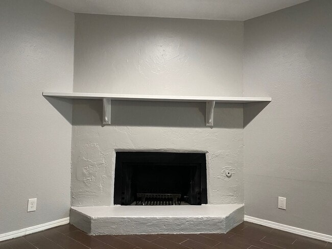Building Photo - 2 Bedroom Duplex near Lake Overholser