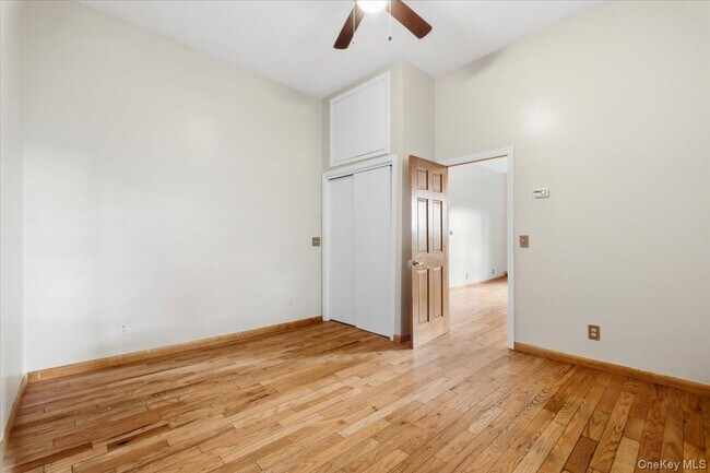 Building Photo - 333 Lake Dr