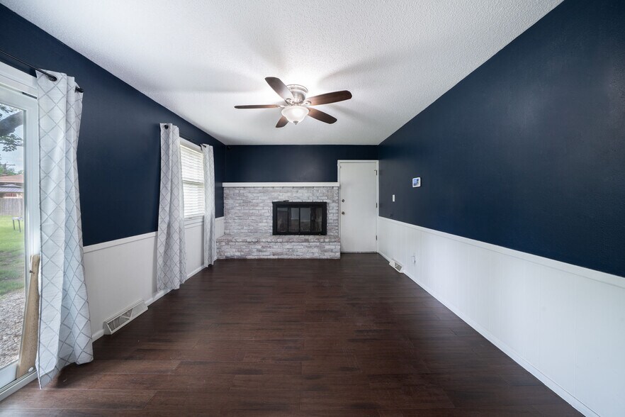 Building Photo - 617 N Willow Dr