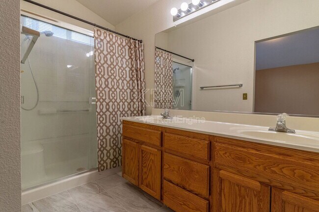 Building Photo - 1106 Klemeyer Cir