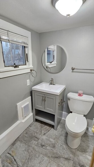 Building Photo - 825 Scenic Hwy