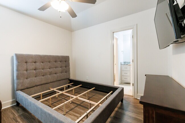Building Photo - Luxury 4-Bedroom, 3-Bathroom Home in Kelse...