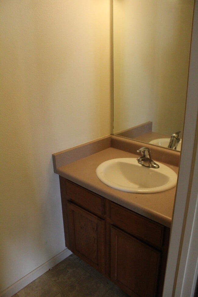 Building Photo - 460 Yarrow Cir