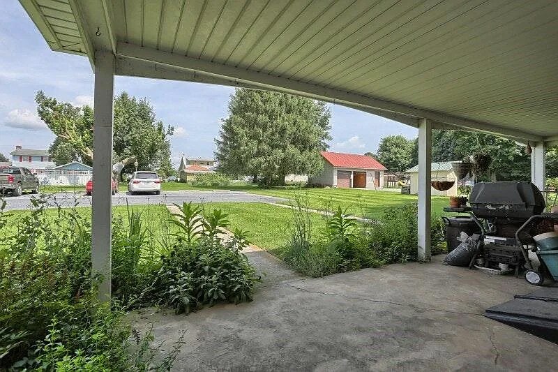 Building Photo - 451 W Main Ave