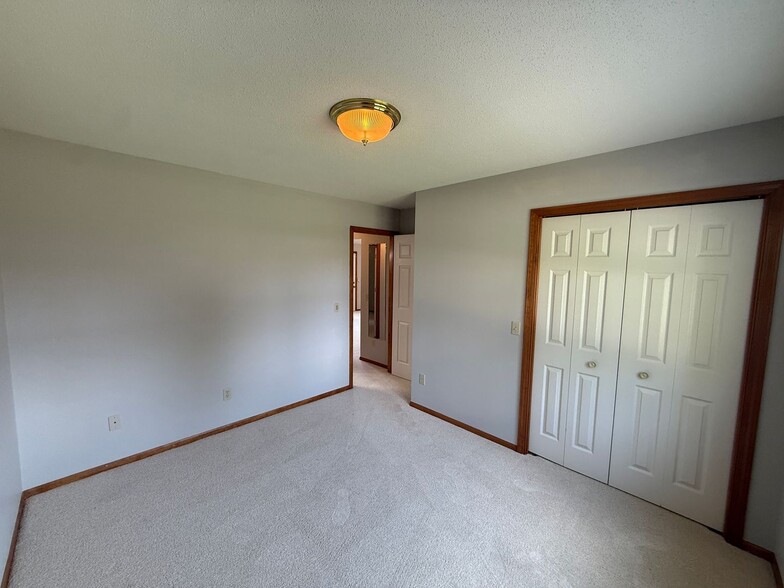 Building Photo - 5018 Goldfinch Ln