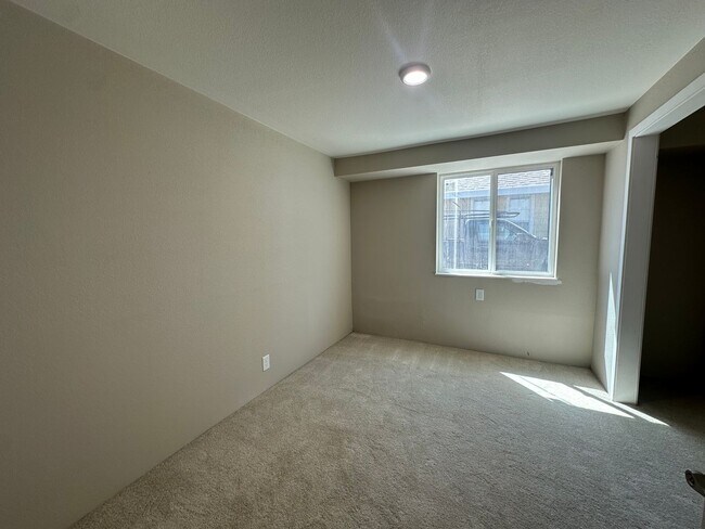 Building Photo - 1564 53rd St