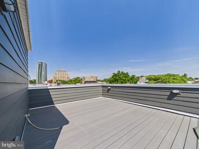 Building Photo - 256 N 32nd St