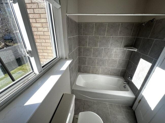 Building Photo - 676 E 3300 N