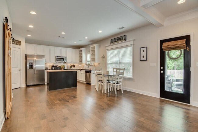 Building Photo - 1554 Driftwood Ln