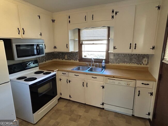 Building Photo - 190 Northcrest Dr