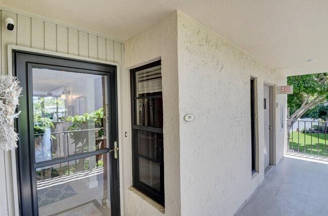 Building Photo - 19 Royal Palm Way