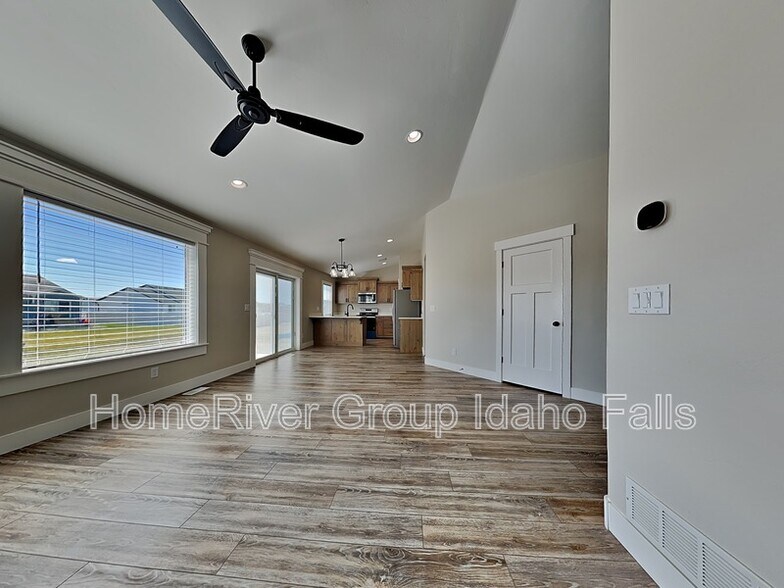 Building Photo - 3924 Ventura Ave