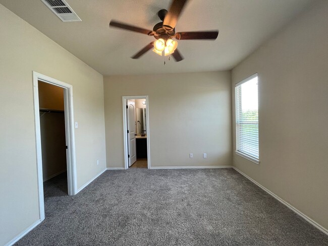 Building Photo - Townhome for rent