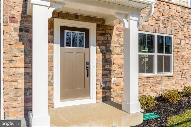 Building Photo - 223 Avalon Dr