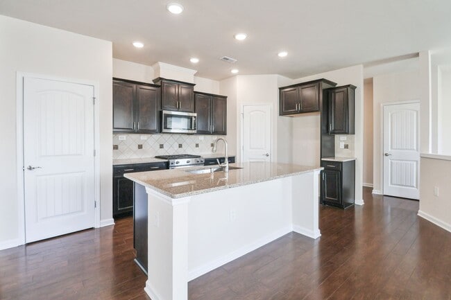 Building Photo - Stunning 4BD, 3BA Cary Home in Prime Locat...