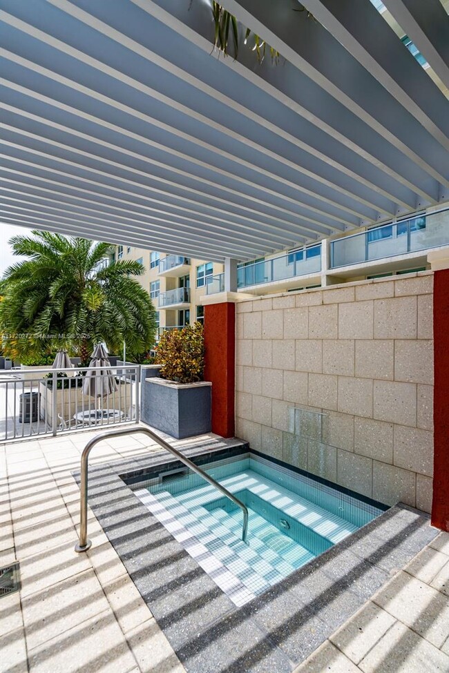 Building Photo - 1155 Brickell Bay Dr