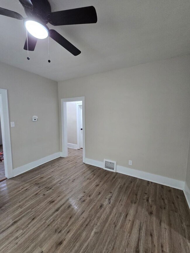 Building Photo - Fully Renovated 3-Bedroom Home – Move-In R...