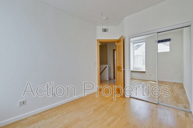 Building Photo - 158 Holly Ct