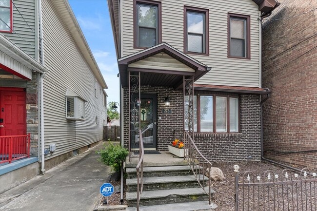 Building Photo - 273 S Washington St