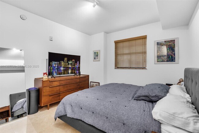 Building Photo - 1650 Galiano St