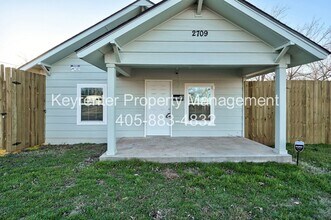 Building Photo - 2709 N Fonshill Ave