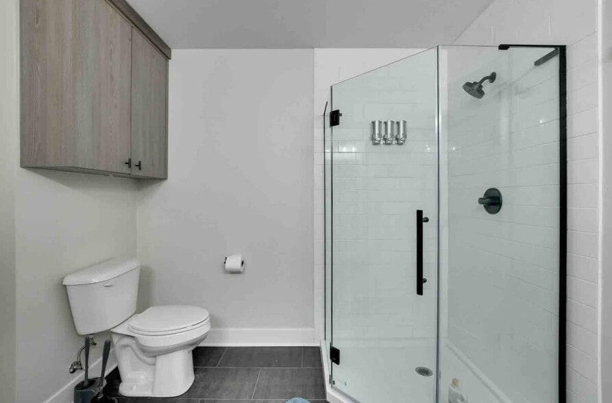 Master Bath - 1013 Park Ave