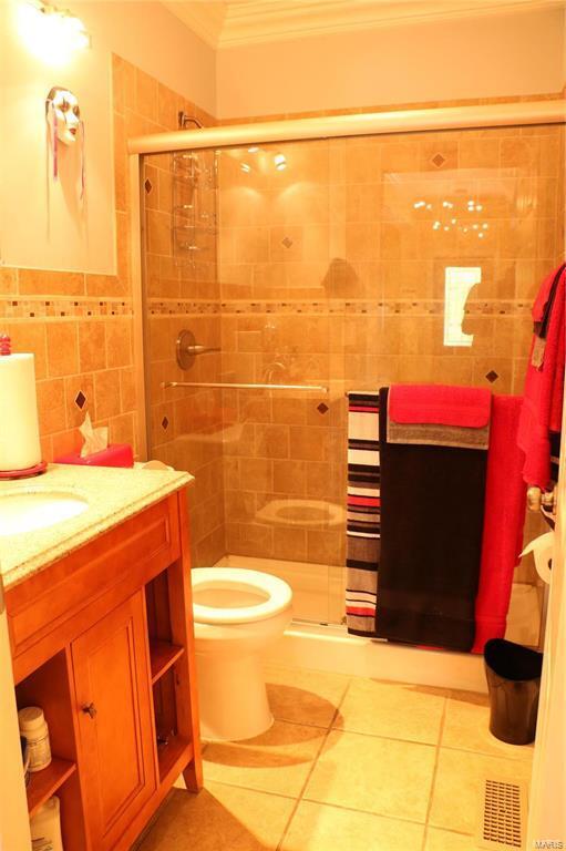 Building Photo - Fantastic 4bd/4ba home! Let yourself in!