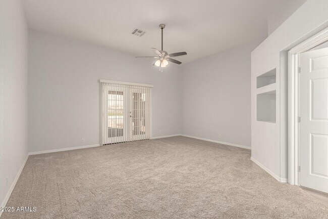 Building Photo - 1526 E Charleston Ave