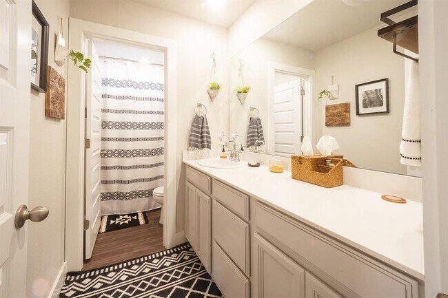 Building Photo - 7401 Grand Linden Wy