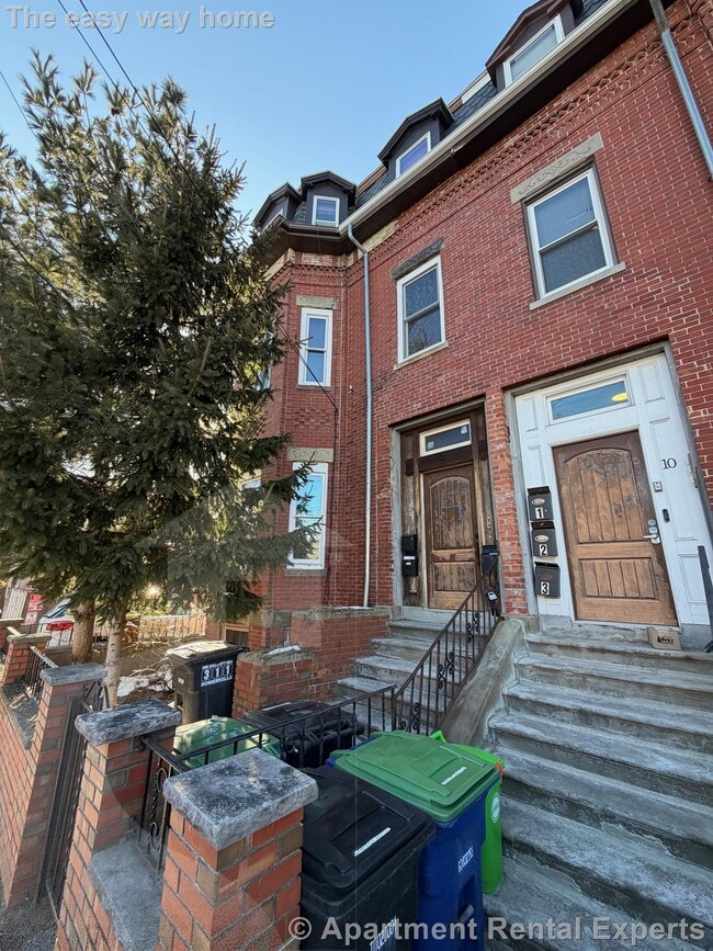 Building Photo - 8 Cross St E