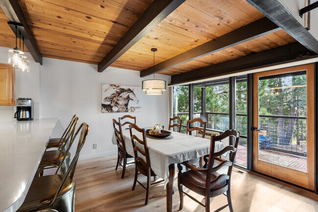 Building Photo - 7639 Forest Glen Dr